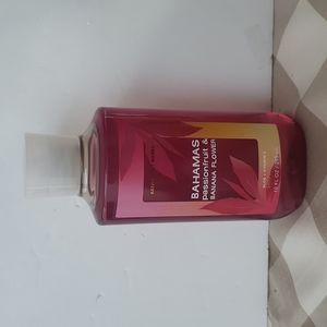 ❣3/25❣ - Bath& Body Works BAHAMAS PASSIONFRUIT & BANANA FLOWER Shower Gel